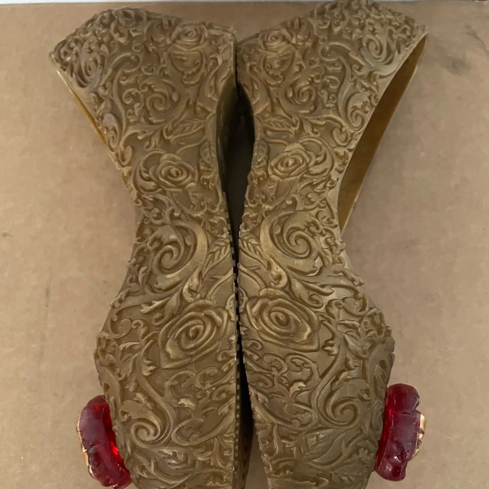 Disney Store Gold Red Rose Belle Costume Wedge Heels Kids 2/3 size - Picture 5 of 7